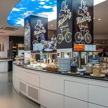 Отель Velotel